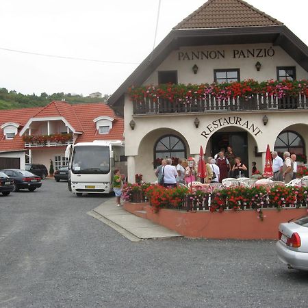 Pannon Panzio Restaurant Hotel Pannonhalma Eksteriør billede