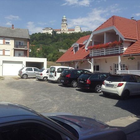 Pannon Panzio Restaurant Hotel Pannonhalma Eksteriør billede