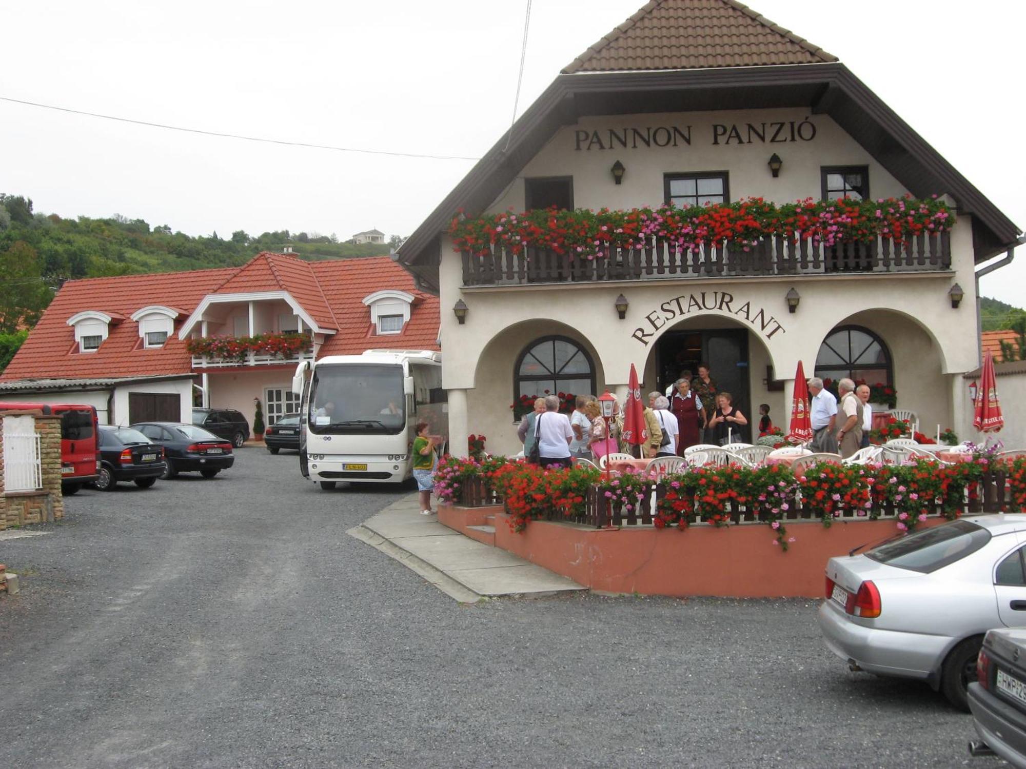 Pannon Panzio Restaurant Hotel Pannonhalma Eksteriør billede